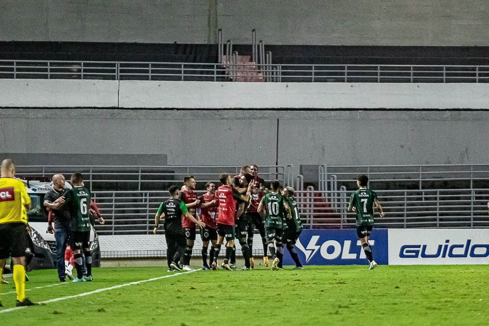 De virada, CSA vence o Manaus e volta ao G8 da Série C: 2 a 1