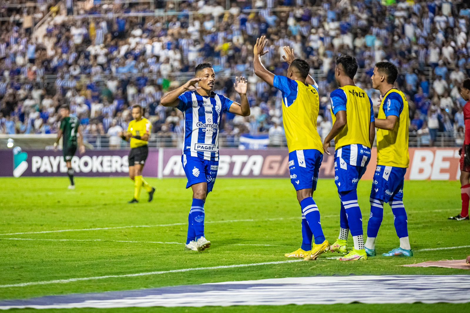 De virada, CSA vence o Manaus e volta ao G8 da Série C: 2 a 1