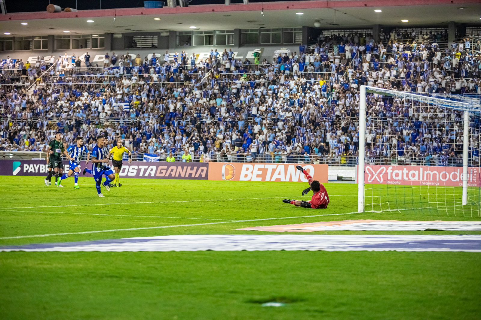 De virada, CSA vence o Manaus e volta ao G8 da Série C: 2 a 1