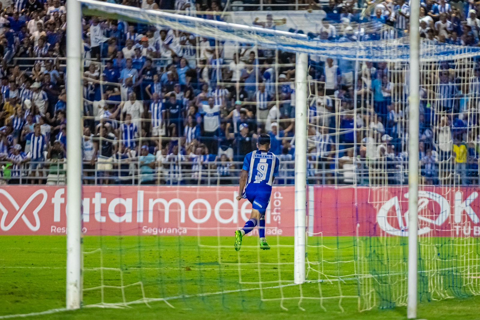 Comemoração do gol de Taliari