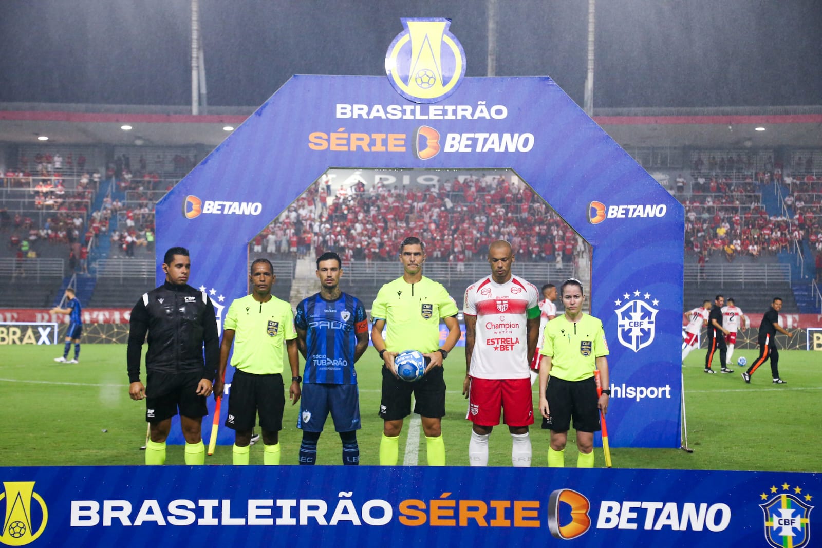 Em jogo dramático no final, CRB vence o Londrina no Rei Pelé: 2 a 1