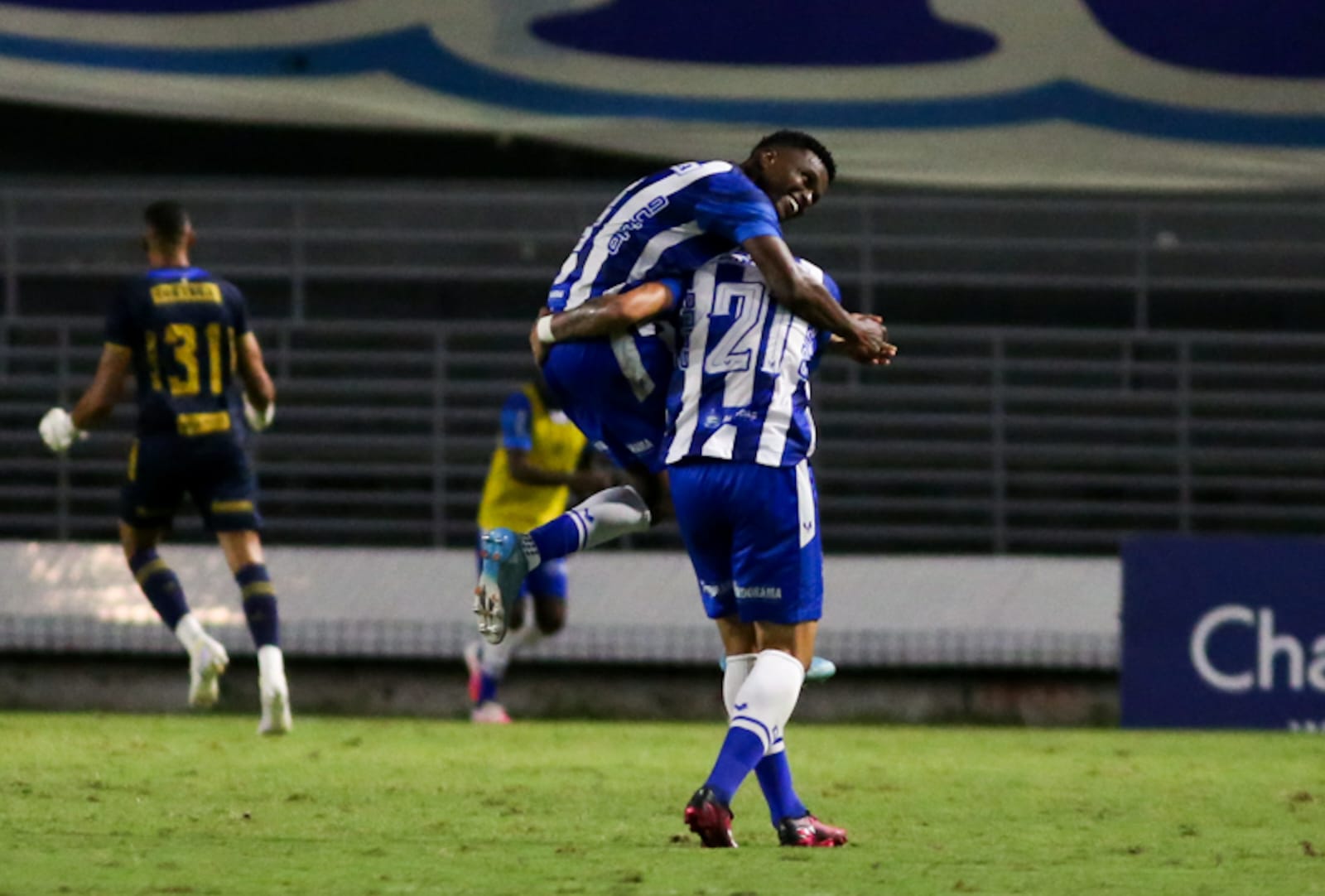 Marciel se redimiu com a torcida e marcou o 2º