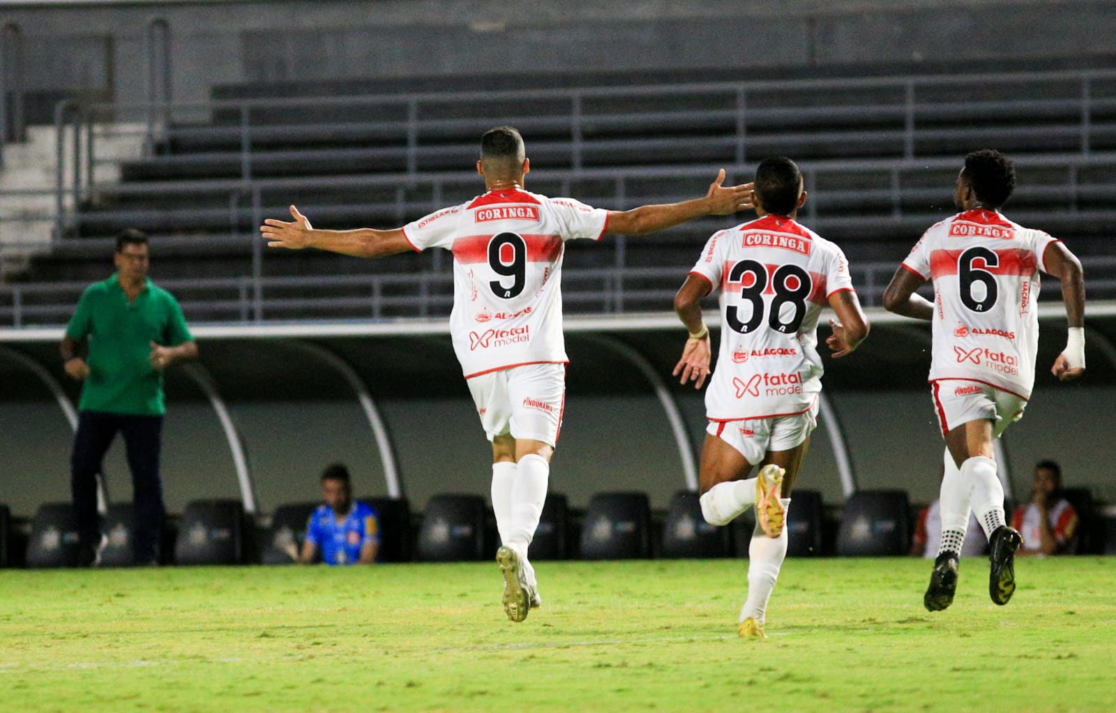 Em meio a protestos, CRB bate Tombense na despedida do Rei Pelé: 2x0