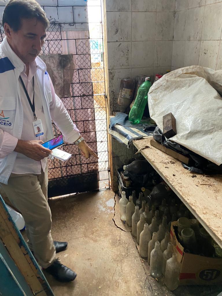 Fiscais da Vigilância Sanitária identificaram várias irregularidades no local