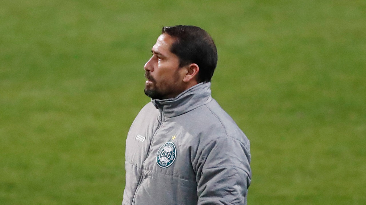 Com um a mais em campo, CRB arranca empate com Coritiba em pleno Couto Pereira: 1 a 1