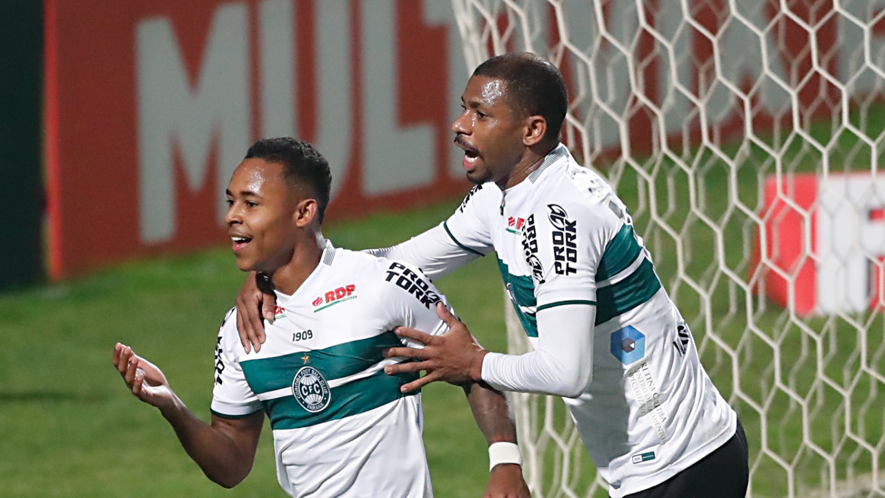 Com um a mais em campo, CRB arranca empate com Coritiba em pleno Couto Pereira: 1 a 1