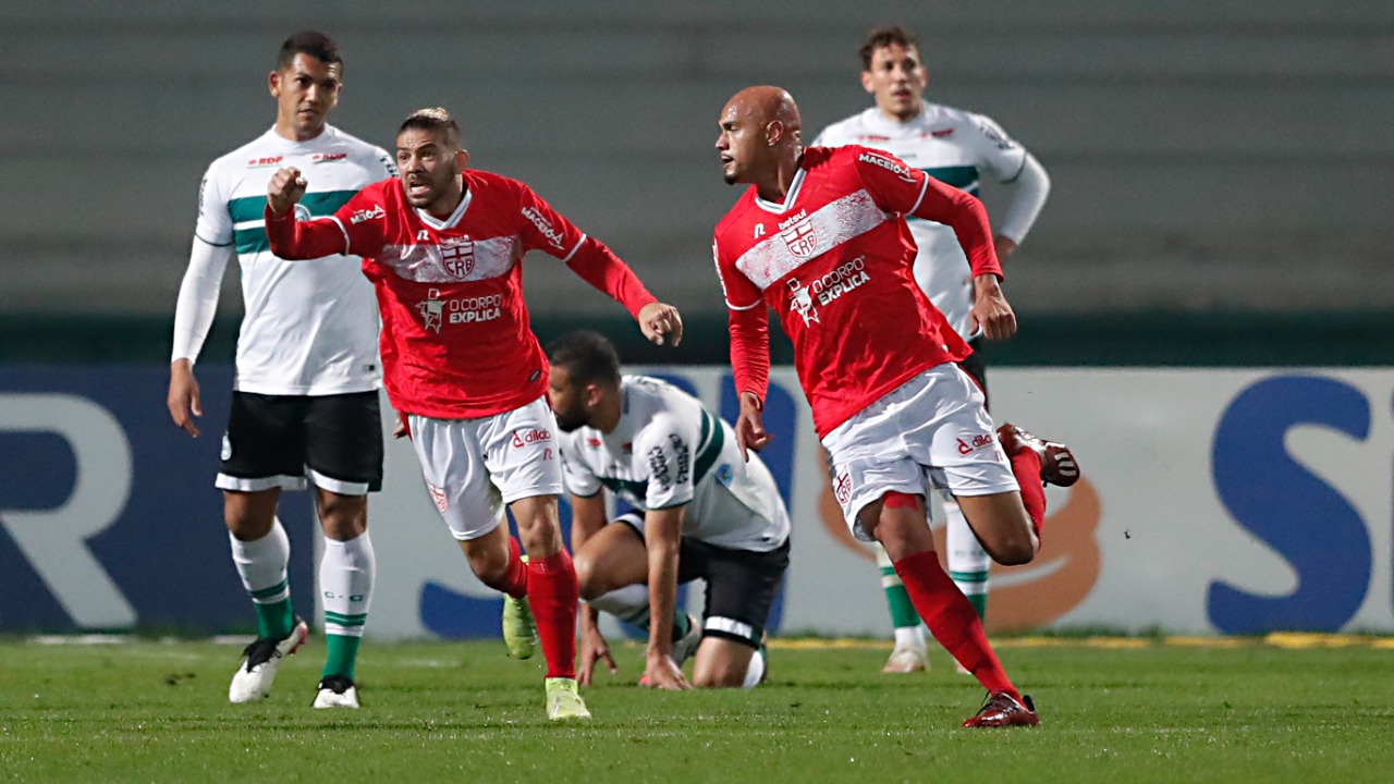 Com um a mais em campo, CRB arranca empate com Coritiba em pleno Couto Pereira: 1 a 1