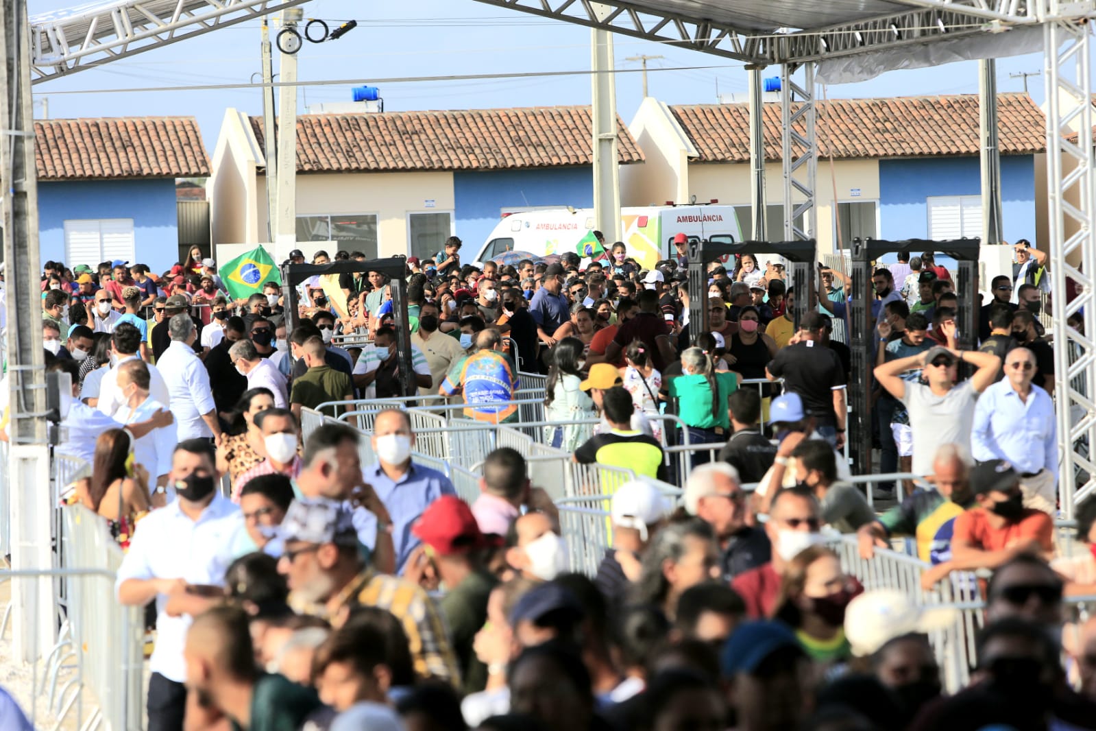 Bolsonaro entrega conjunto residencial no município de Teotônio Vilela