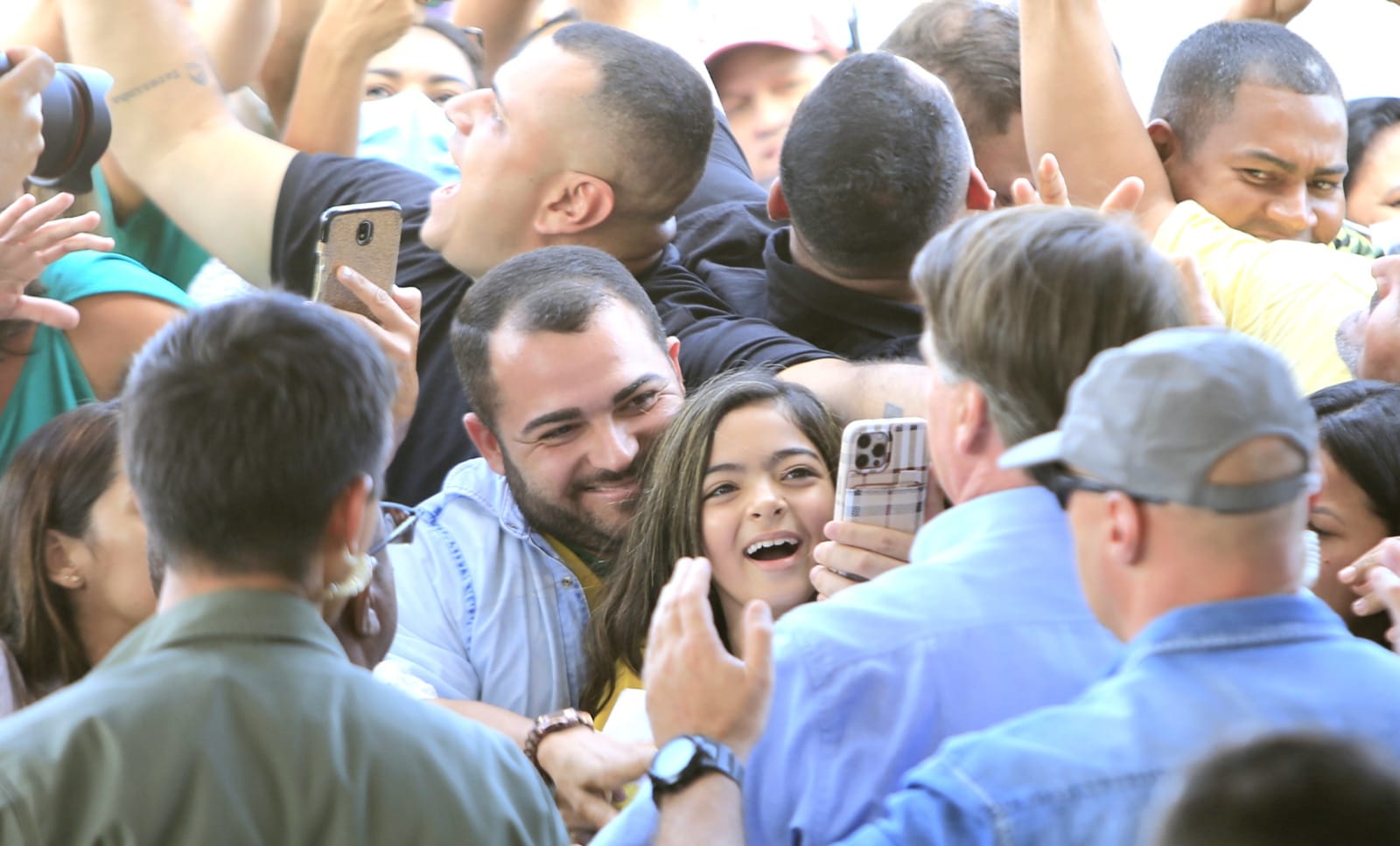 Bolsonaro entrega conjunto residencial no município de Teotônio Vilela