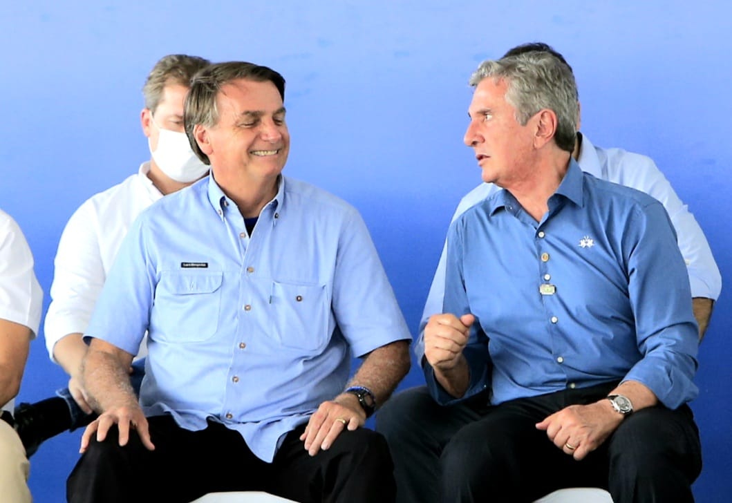 Bolsonaro entrega conjunto residencial no município de Teotônio Vilela