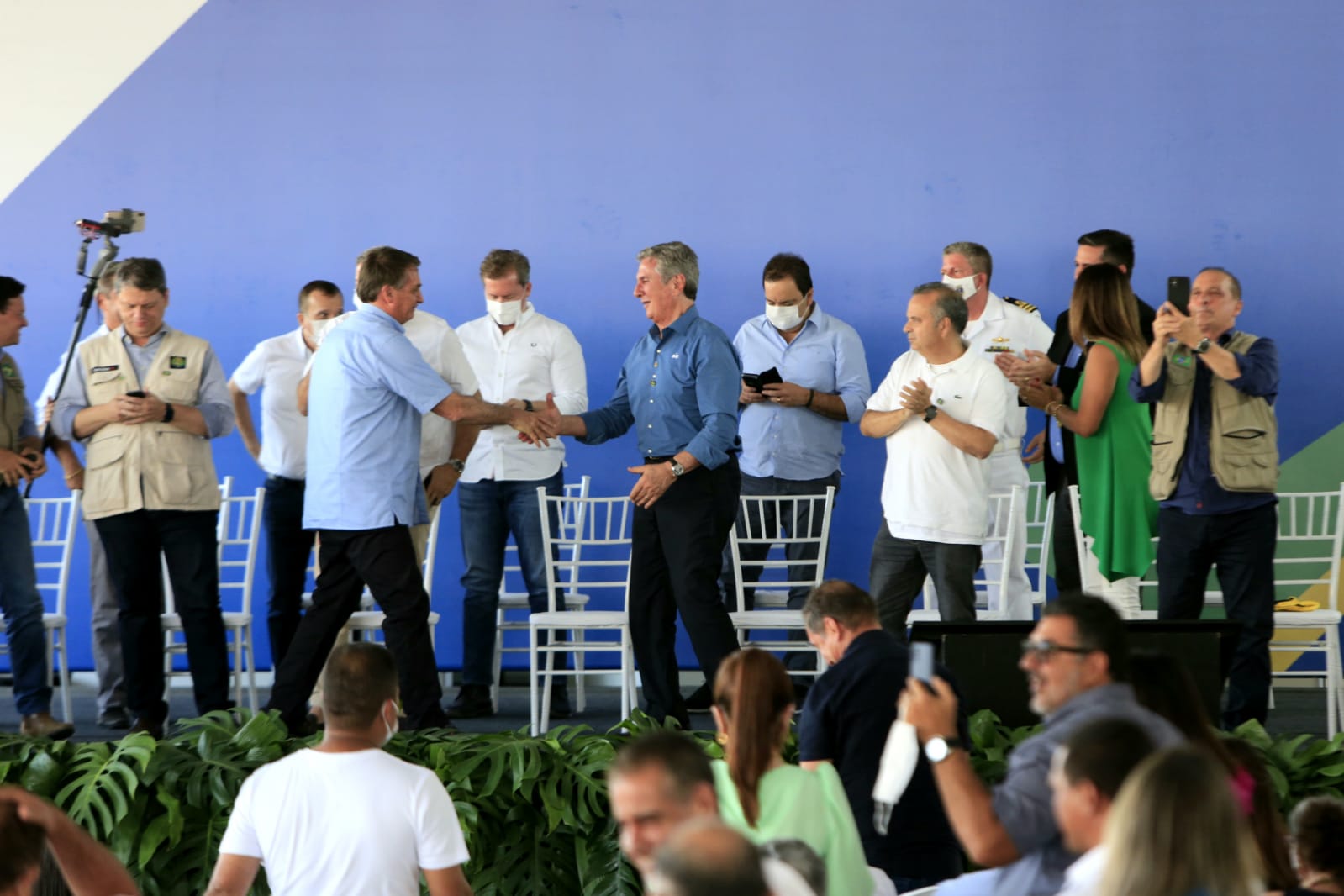 Bolsonaro entrega conjunto residencial no município de Teotônio Vilela
