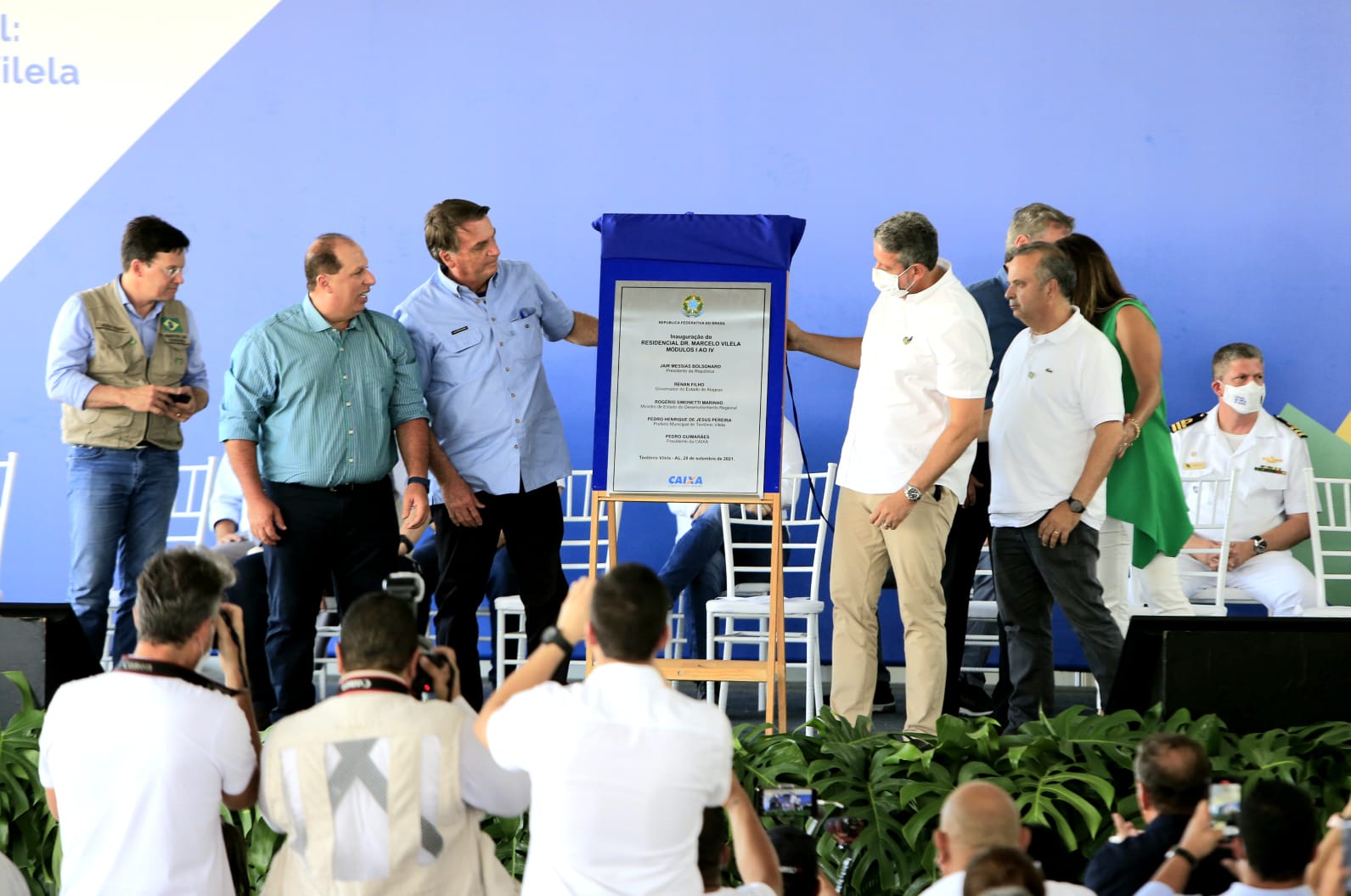 Bolsonaro entrega conjunto residencial no município de Teotônio Vilela