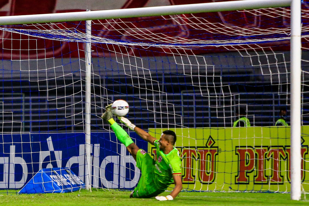 Goleiro Diogo Silva foi um dos poucos que atuou em todos os Clássicos das Multidões de 2022
