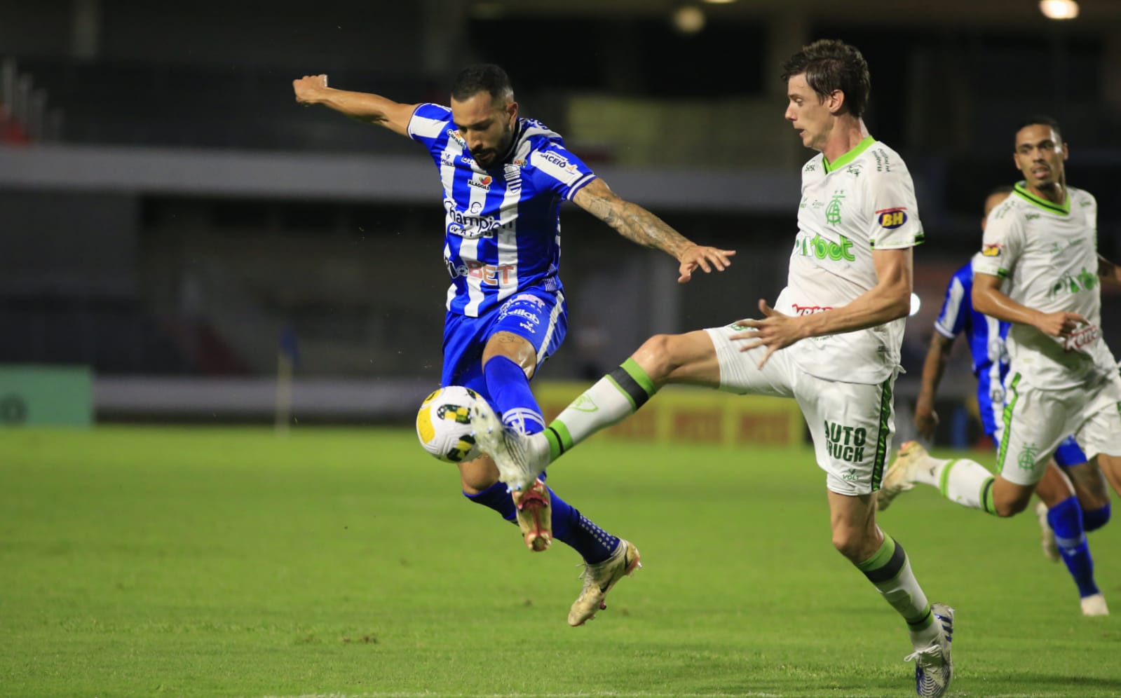 CSA faz péssima partida e assiste ao América-MG abrir vantagem de 3 a 0 na Copa do Brasil