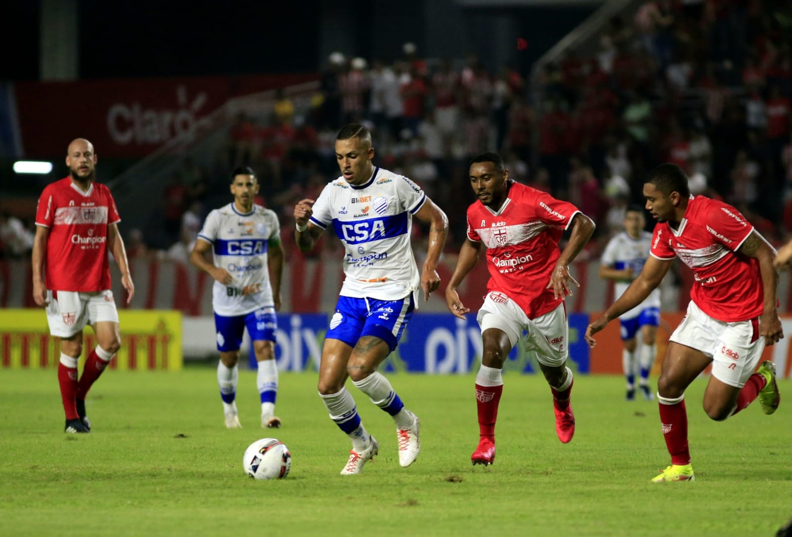Em jogo sem emoção no Rei Pelé, CRB e CSA ficam no empate: 0 a 0