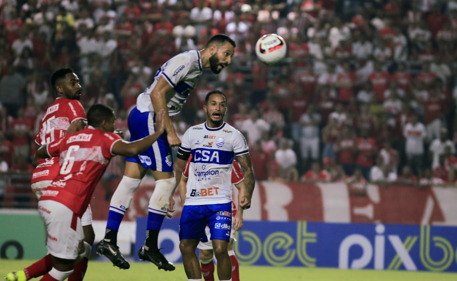 Em jogo sem emoção no Rei Pelé, CRB e CSA ficam no empate: 0 a 0