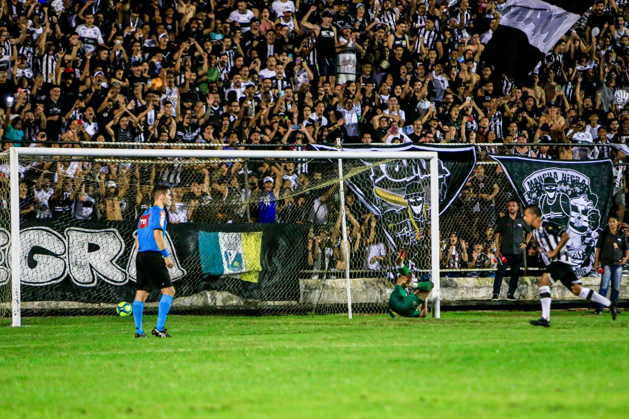 No quinto e último pênalti, Didira marcou e classificou o Fantasma para as quartas