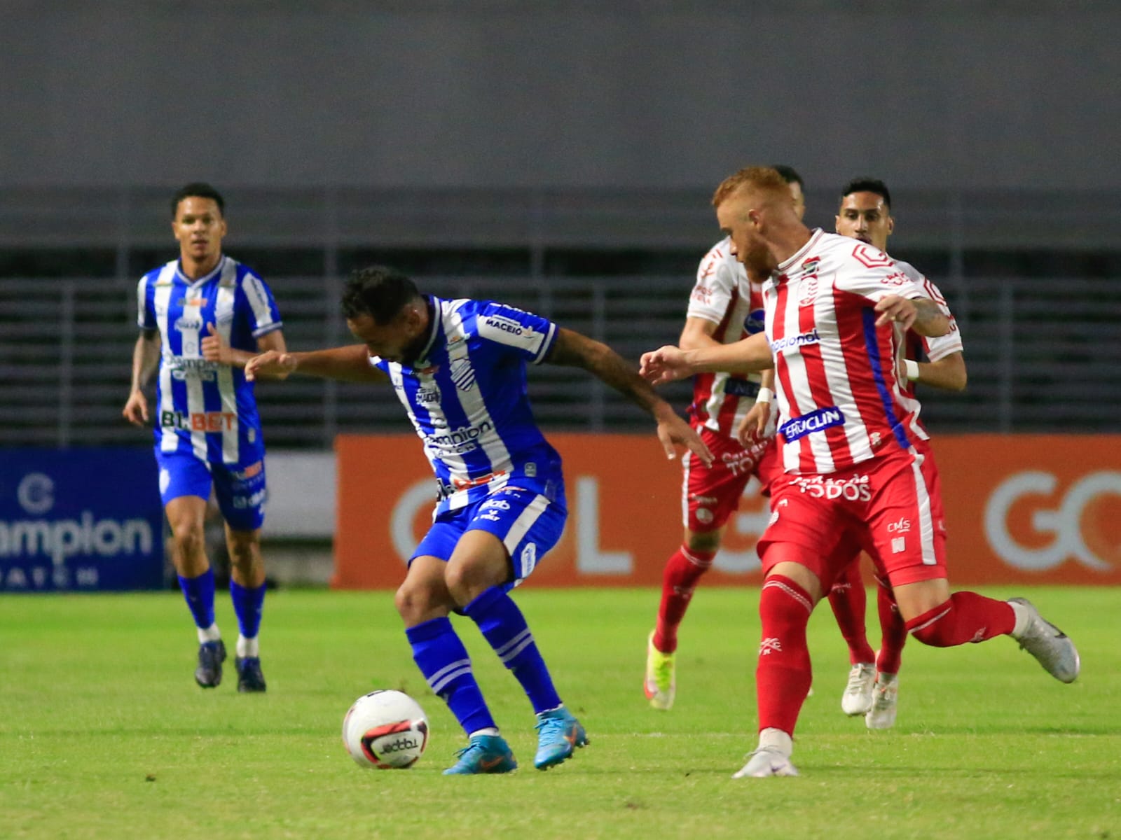CSA vence lanterna Náutico e termina rodada fora da zona do rebaixamento: 2 a 0