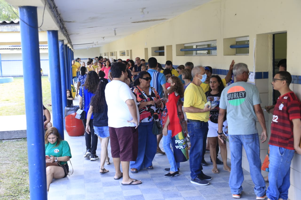 Eleitores alagoanos deram os primeiros votos a partir das 8h, seguindo até as 17h