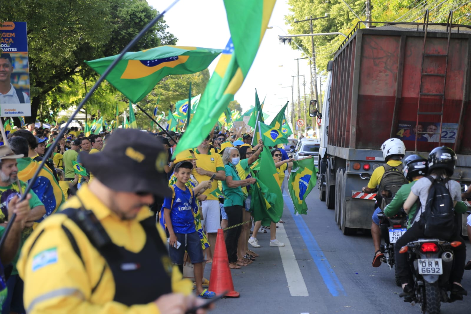 Manifestações acontecem na Avenida Fernandes Lima