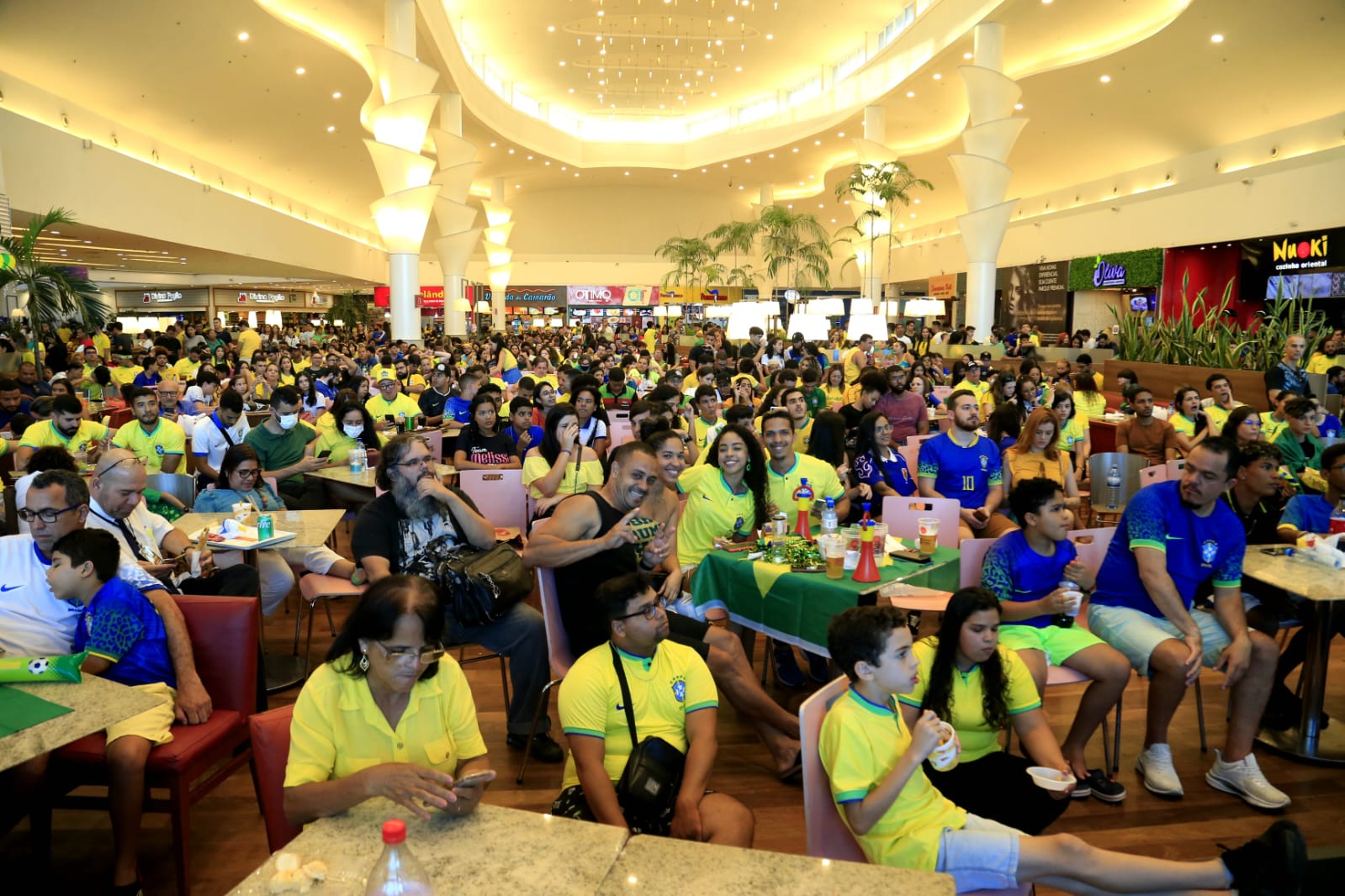 Maceioenses lotam Parque Shopping para assistir estreia da Seleção