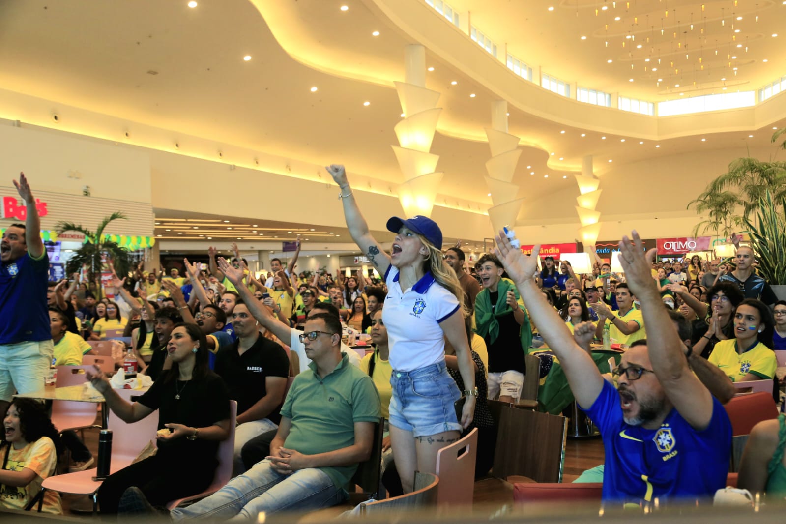 Maceioenses lotam Parque Shopping para assistir estreia da Seleção