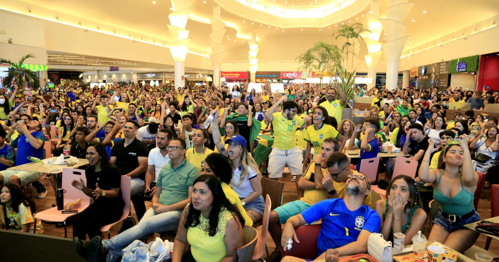 Maceioenses lotam Parque Shopping para assistir estreia da seleção