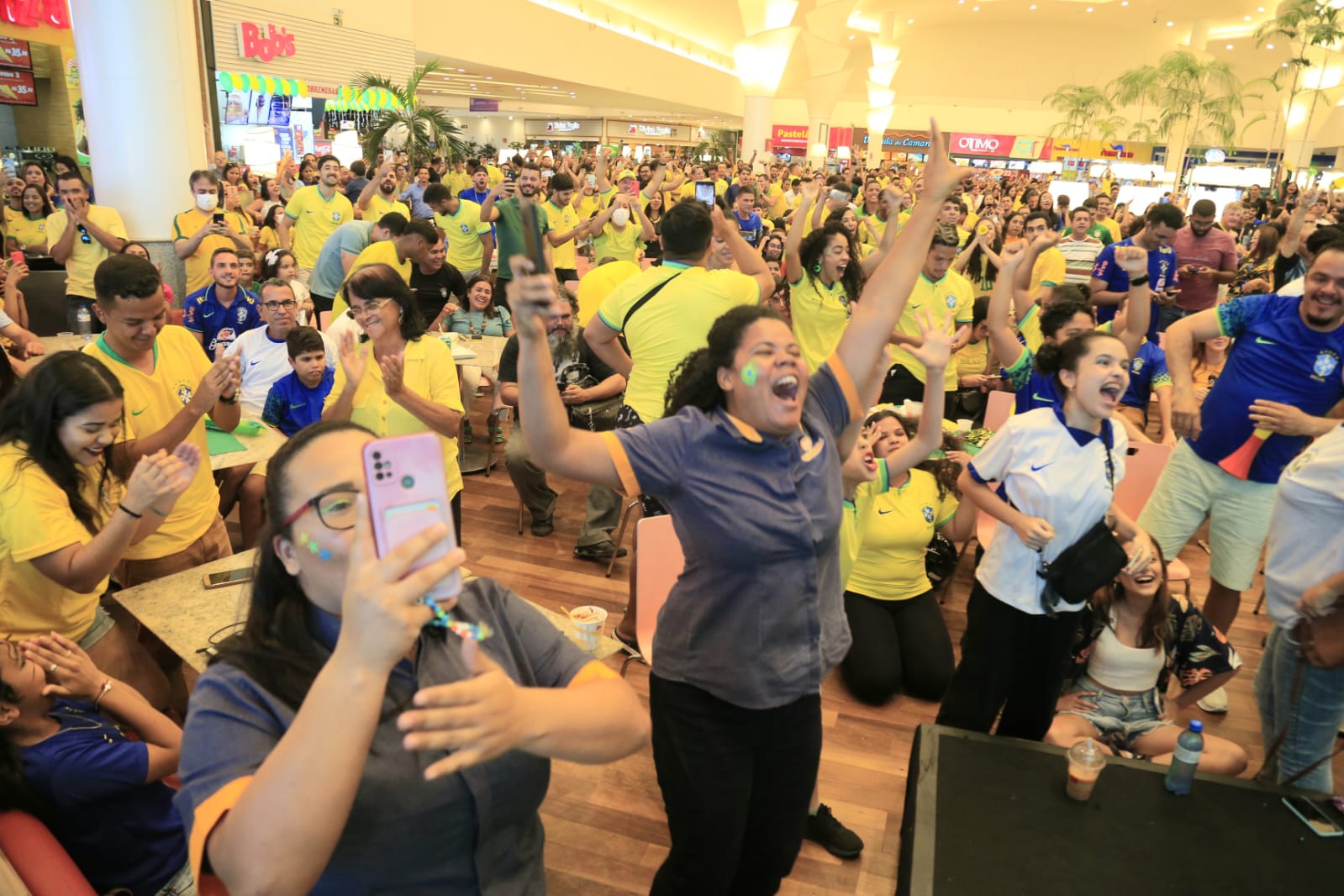Maceioenses lotam Parque Shopping para assistir estreia da Seleção