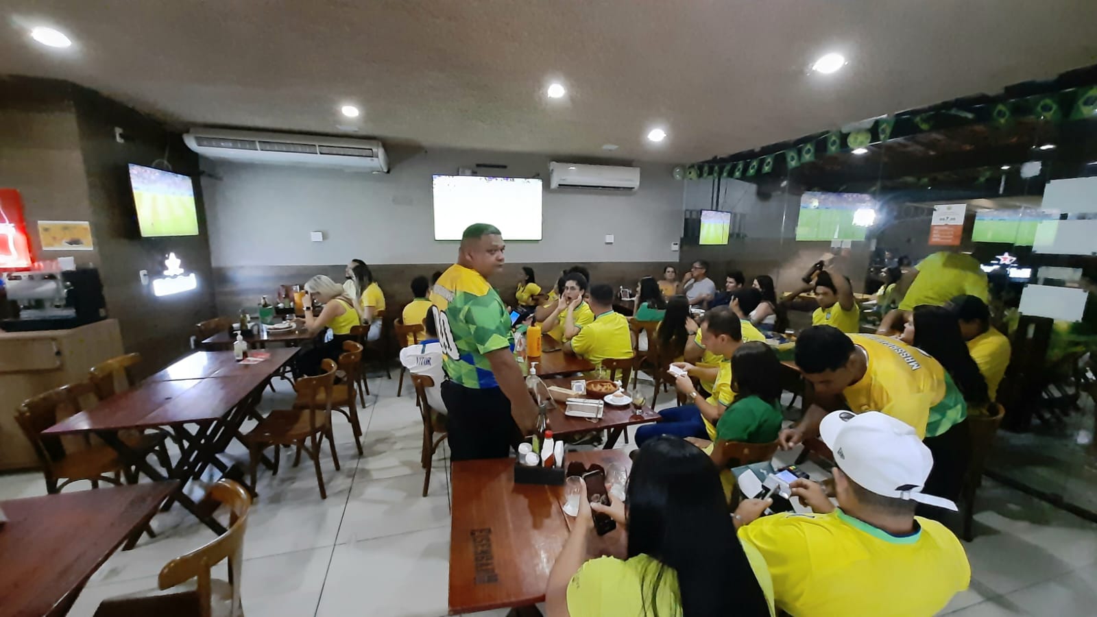 Torcedores coloriram o Massaguerinha na estreia da Seleção brasileira