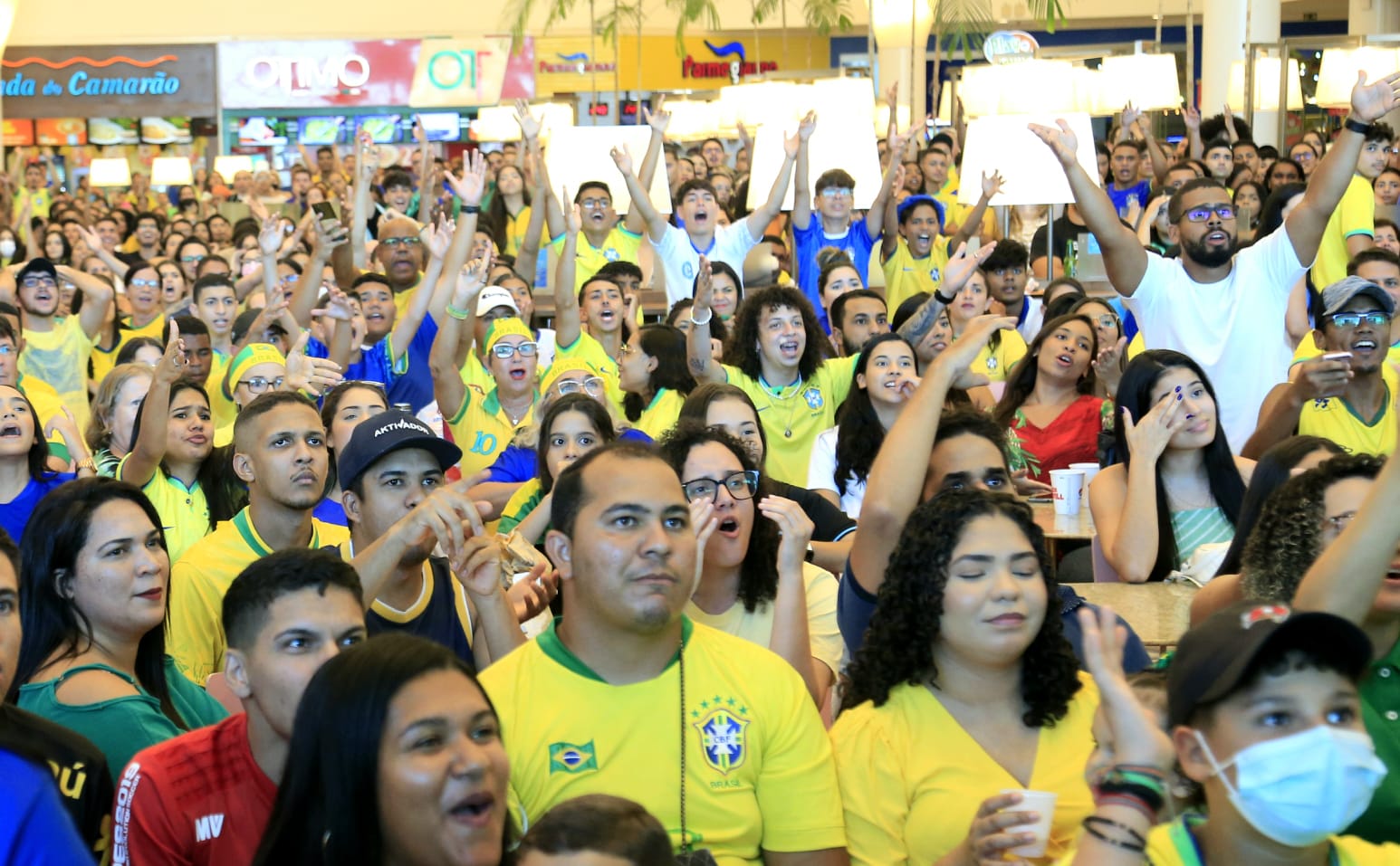 Maceioenses vestiram verde e amarelo para torcer pelo Brasil