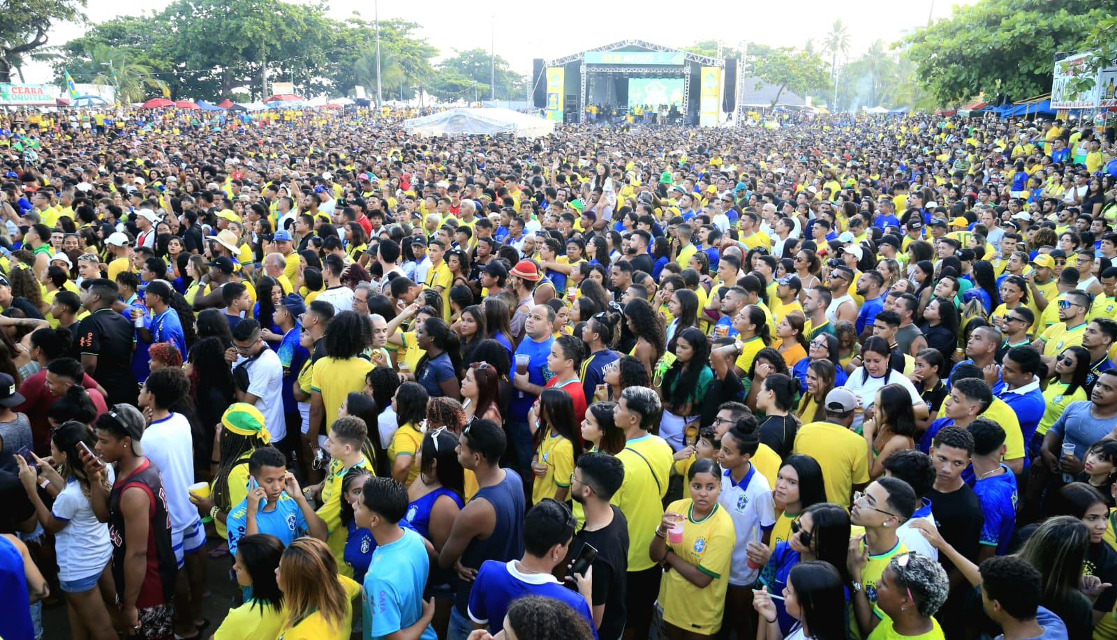 Maceioenses vestiram verde e amarelo para torcer pelo Brasil