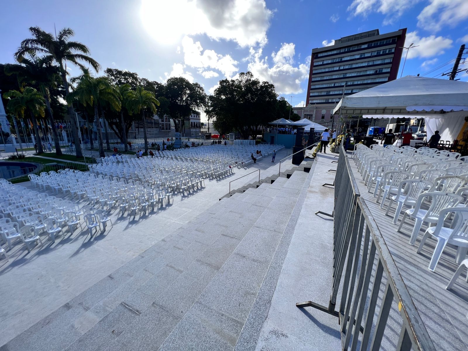 Fiéis percorrem ruas do Centro de Maceió em procissão