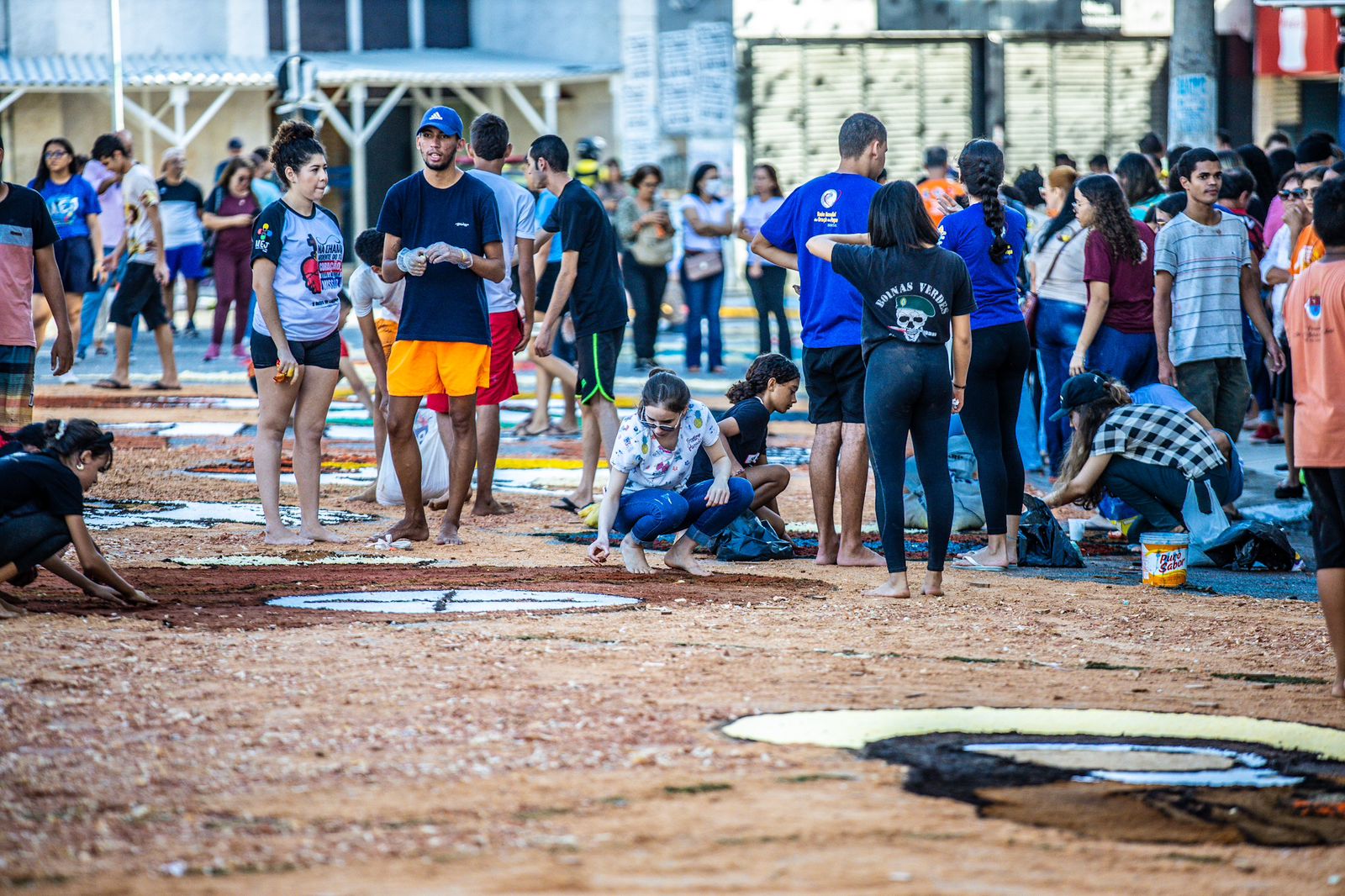 Fiéis percorrem ruas do Centro de Maceió em procissão