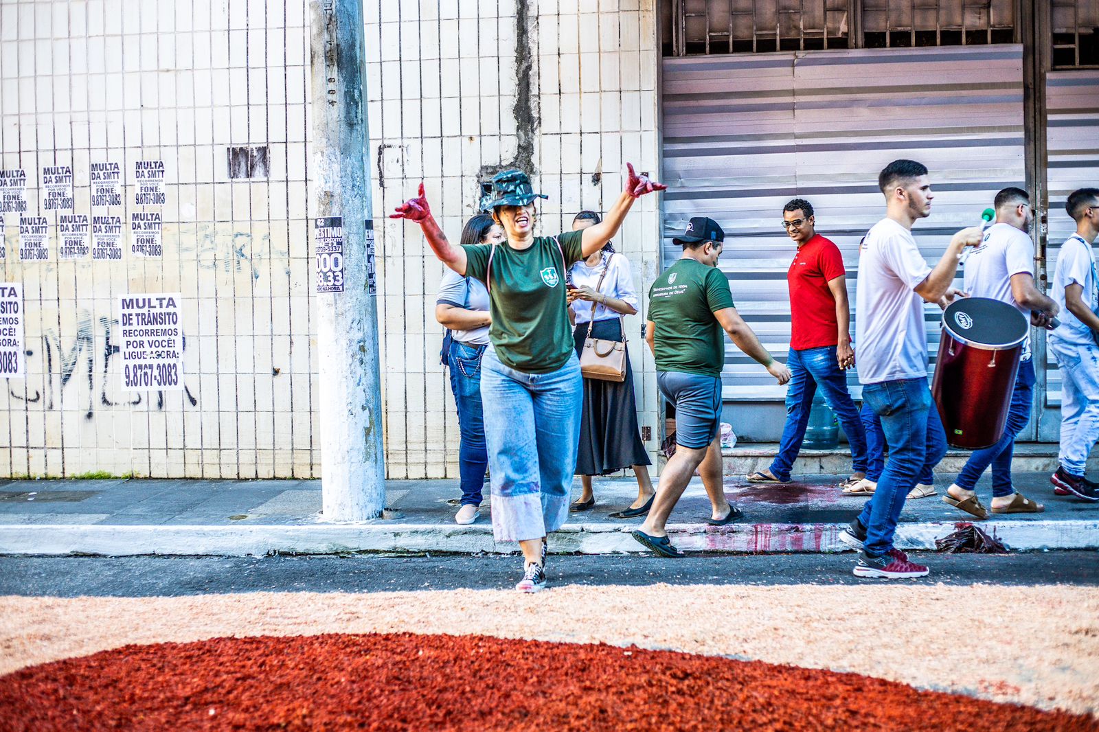 Fiéis percorrem ruas do Centro de Maceió em procissão