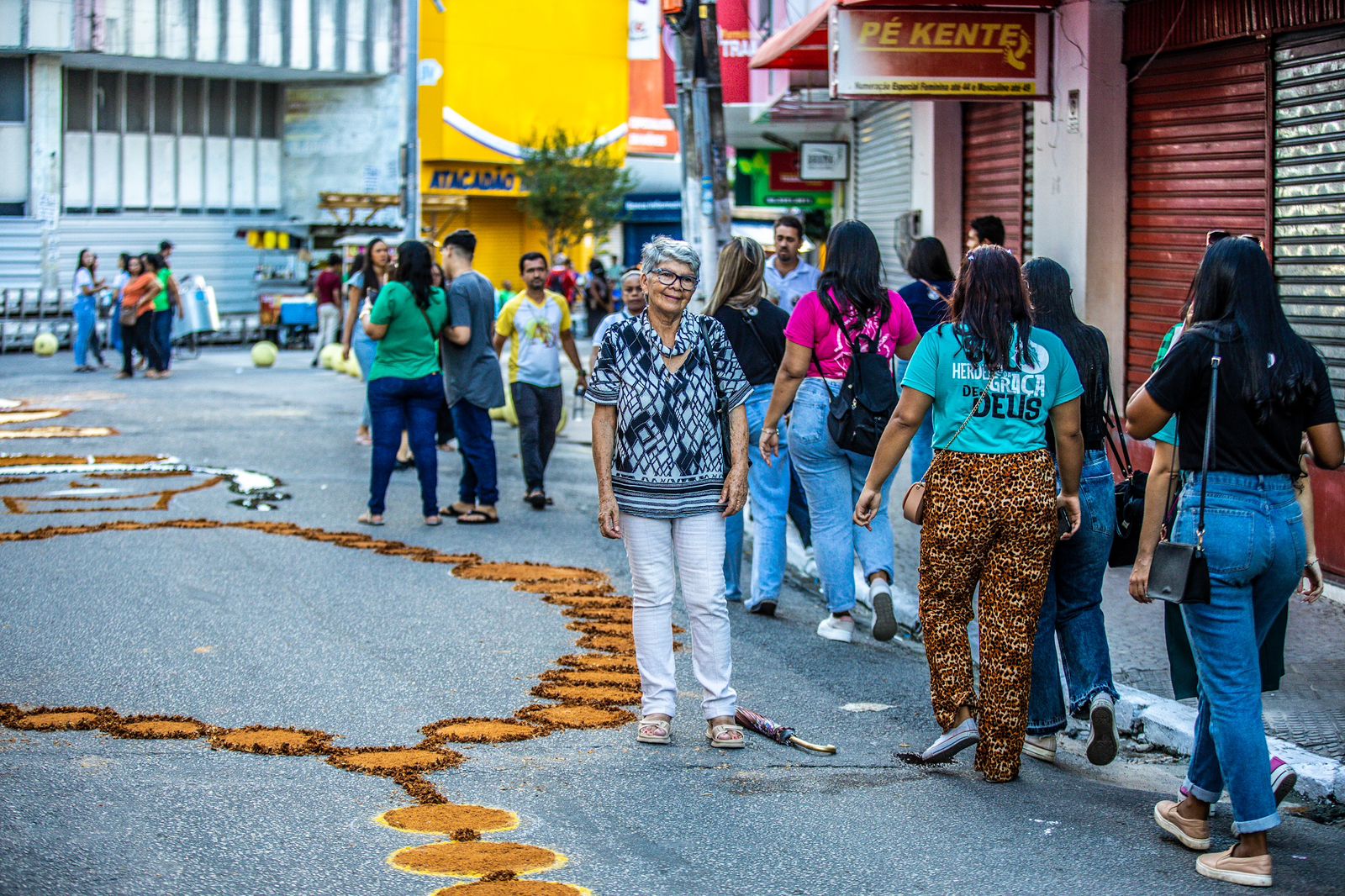Fiéis percorrem ruas do Centro de Maceió em procissão