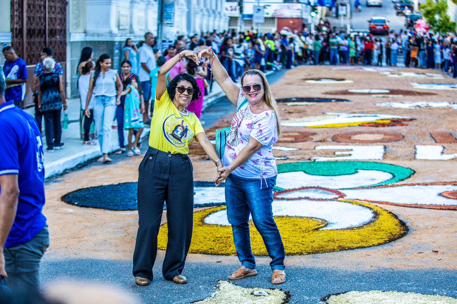 Fiéis percorrem ruas do Centro de Maceió em procissão