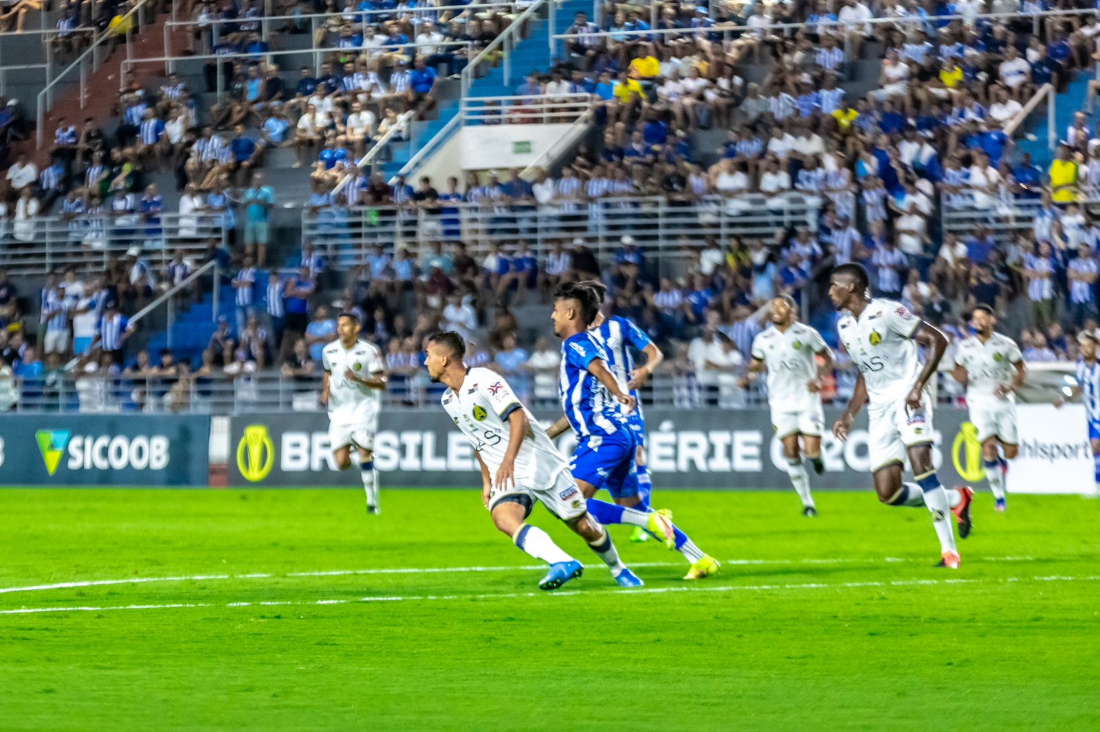 Sob vaia da torcida, CSA empata com Aparecidense: 'Time sem-vergonha!'