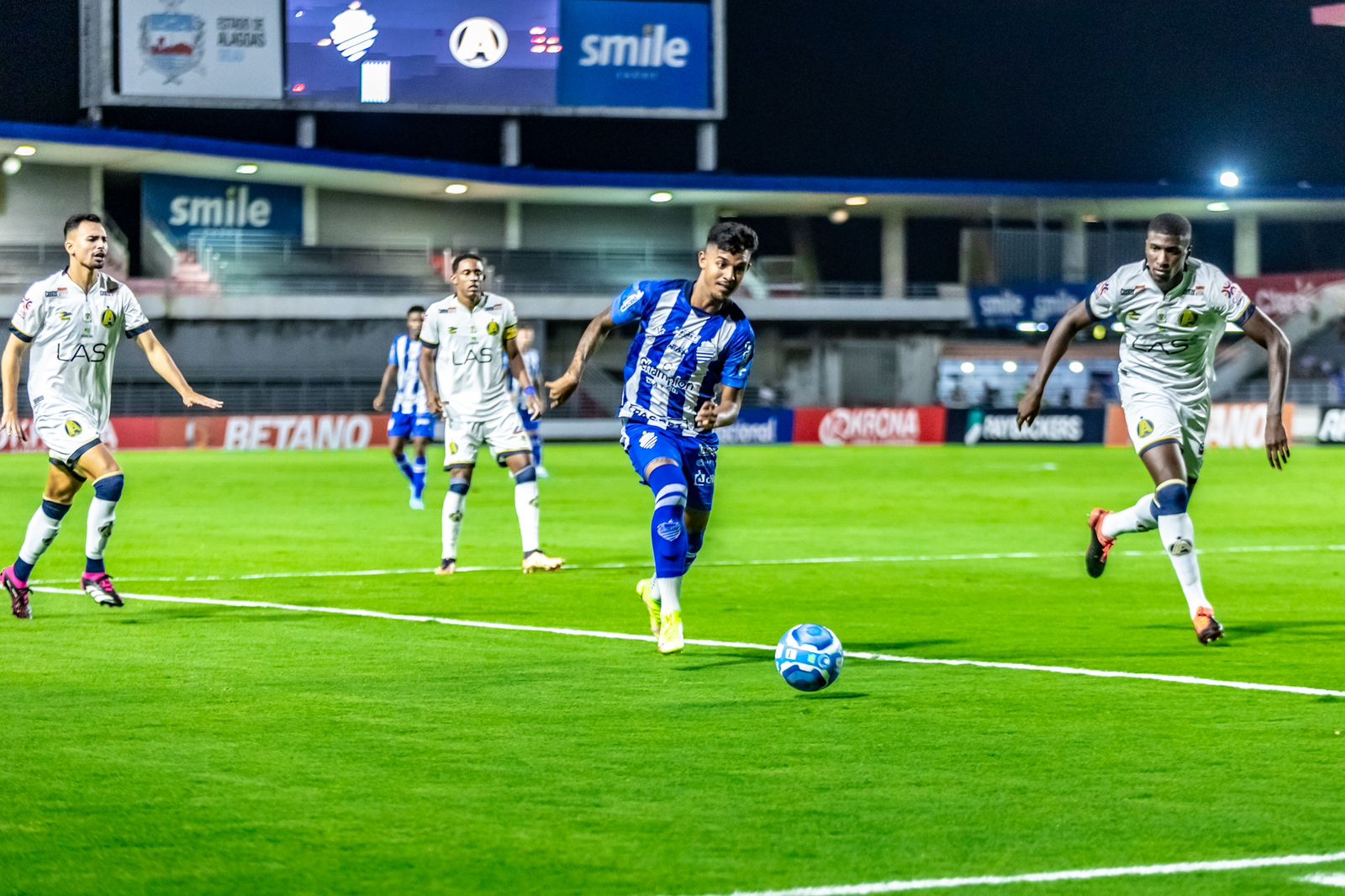 Sob vaia da torcida, CSA empata com Aparecidense: 'Time sem-vergonha!'