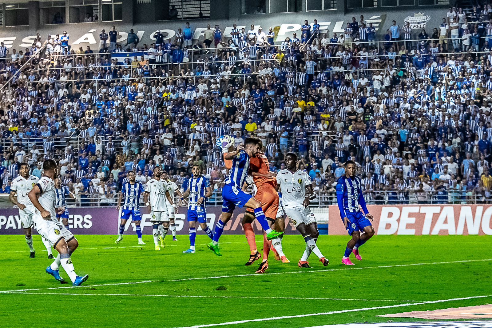 Sob vaia da torcida, CSA empata com Aparecidense: 'Time sem-vergonha!'