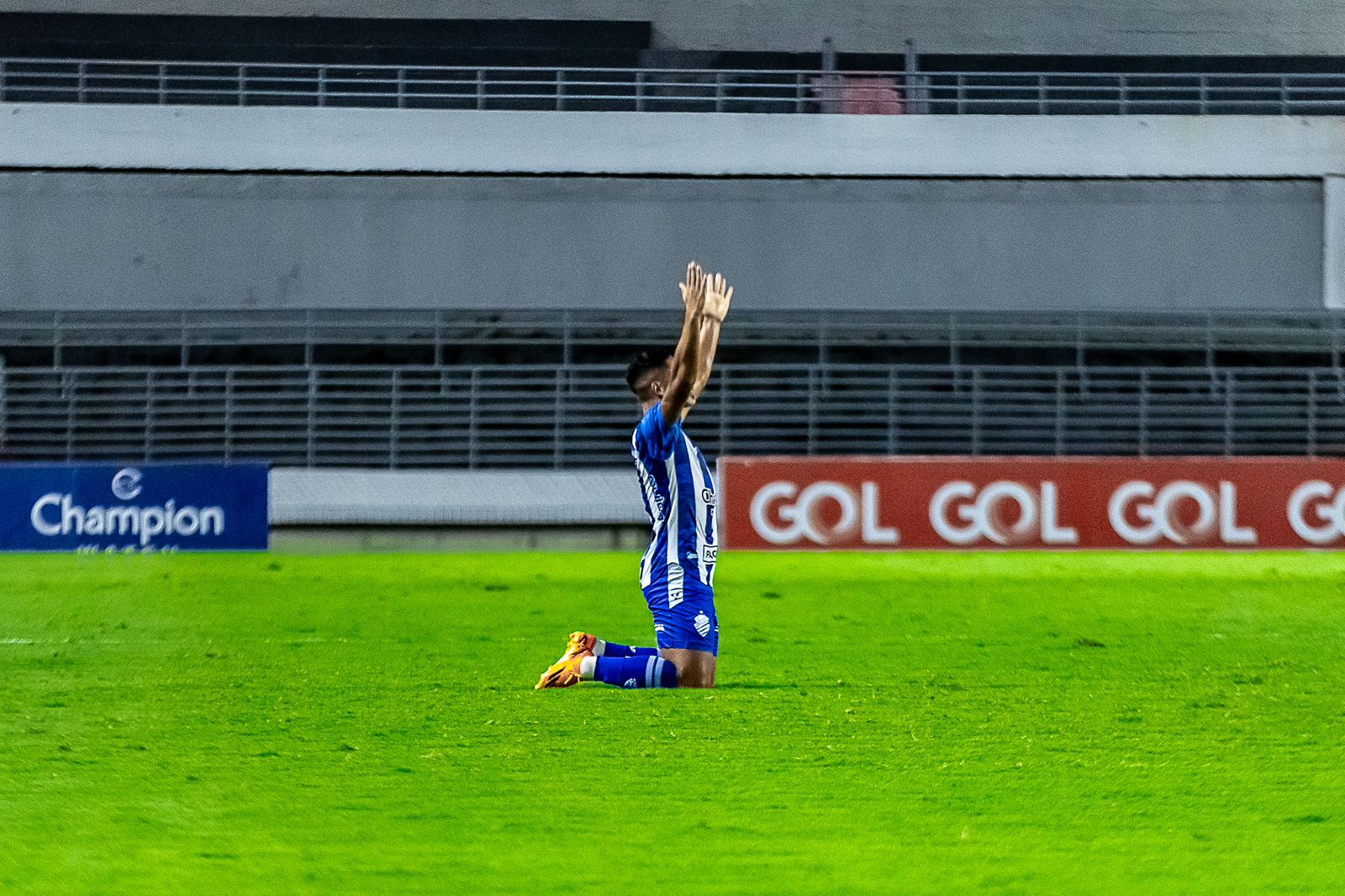 Sob vaia da torcida, CSA empata com Aparecidense: 'Time sem-vergonha!'