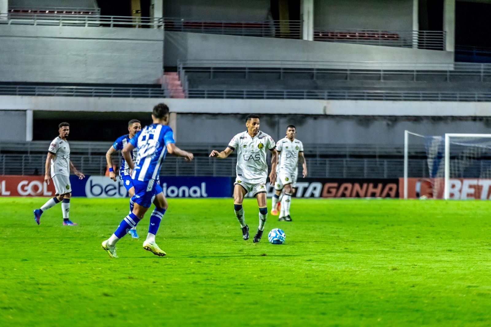 Sob vaia da torcida, CSA empata com Aparecidense: 'Time sem-vergonha!'