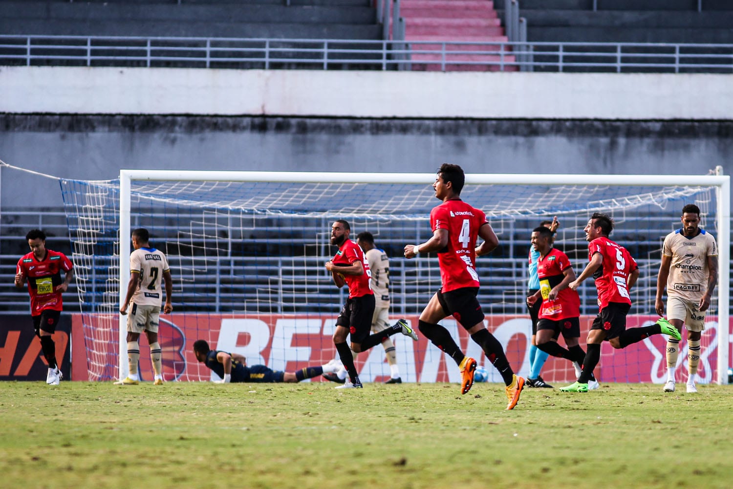 Na raça, CSA vira sobre o Pouso Alegre e fica perto do G8: 2x1