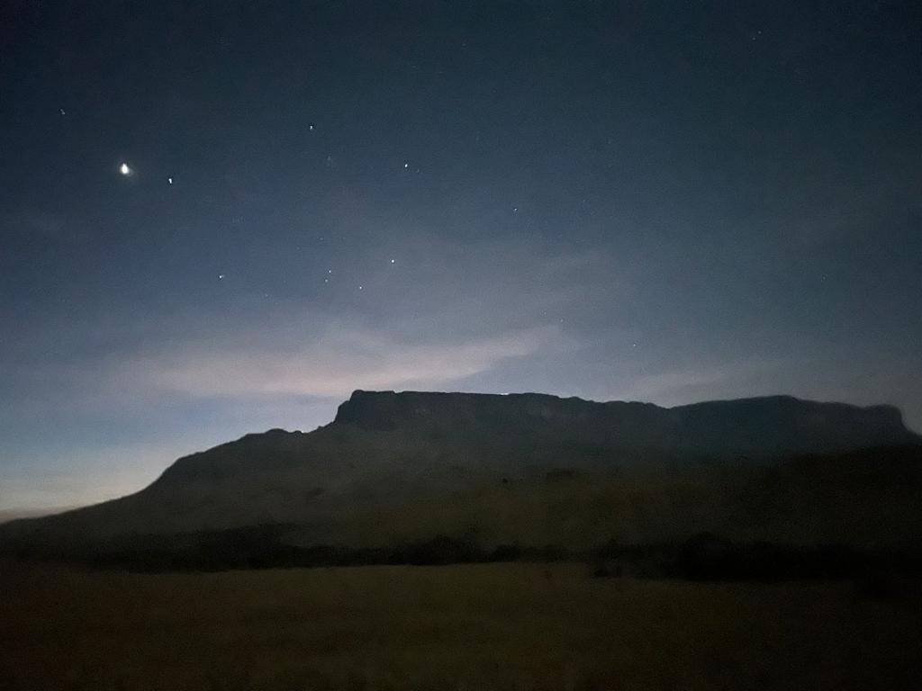 Aventureiro gaúcho participa de trekking em fronteira do Brasil