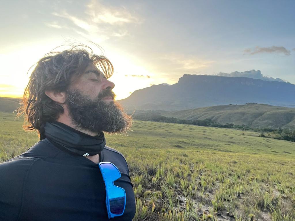 Aventureiro gaúcho participa de trekking em fronteira do Brasil