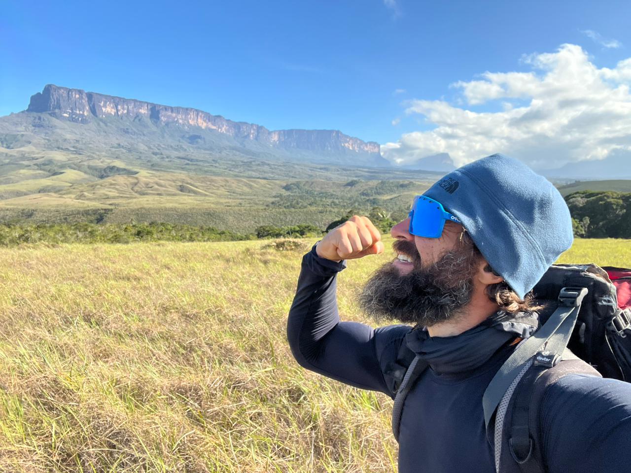 Aventureiro gaúcho participa de trekking em fronteira do Brasil