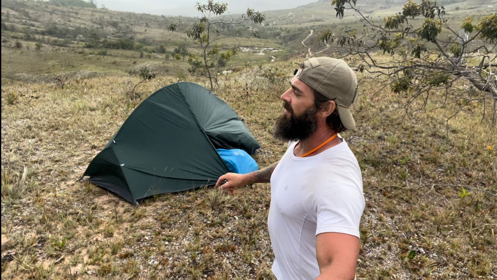 Aventureiro gaúcho participa de trekking em fronteira do Brasil