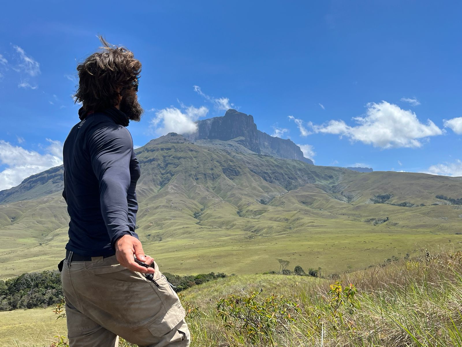 Aventureiro gaúcho participa de trekking em fronteira do Brasil