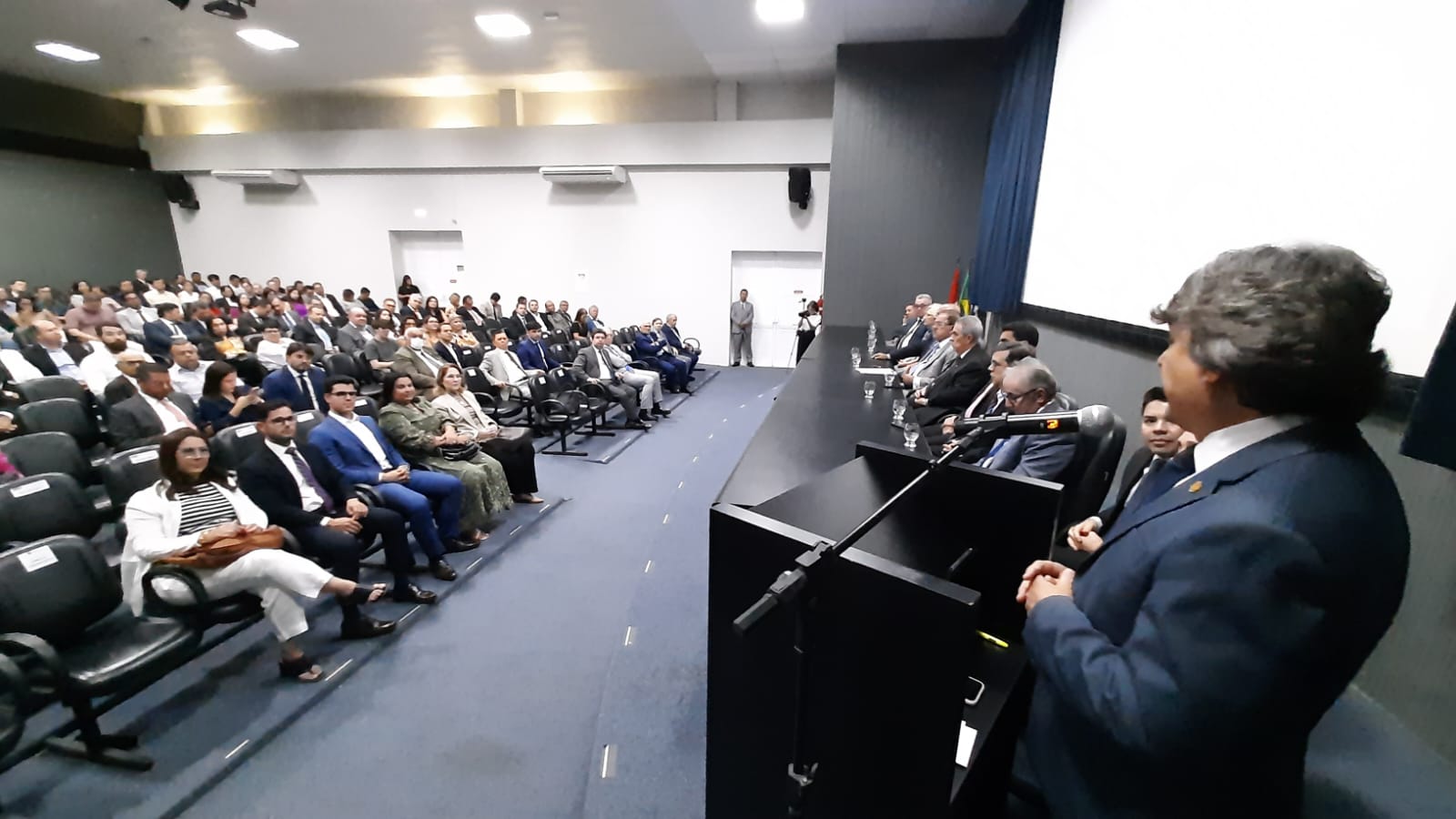 Lançamento de livro em homenagem a Fernando Tourinho reúne autoridades