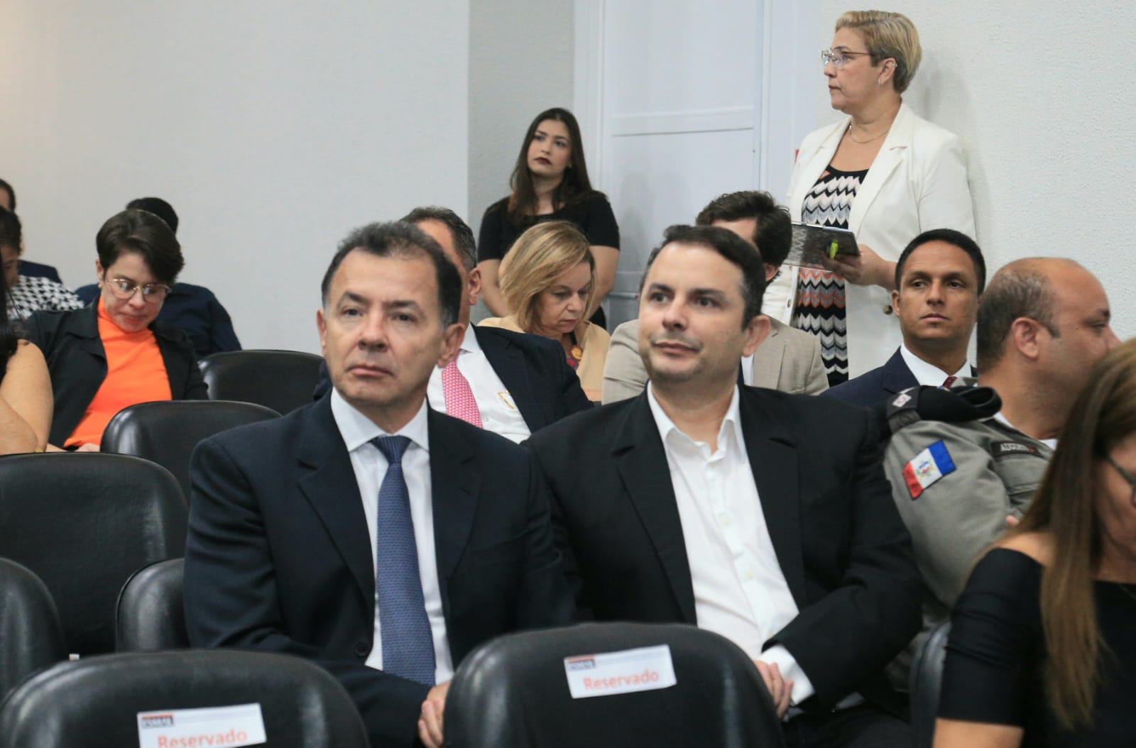 Lançamento de livro em homenagem a Fernando Tourinho reúne autoridades