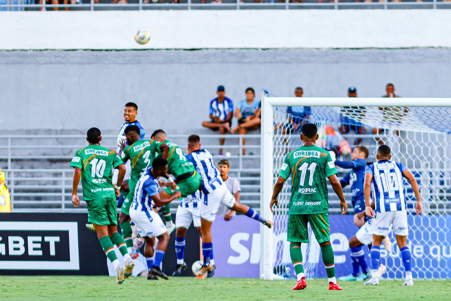 Polêmica aconteceu no segundo tempo da partida